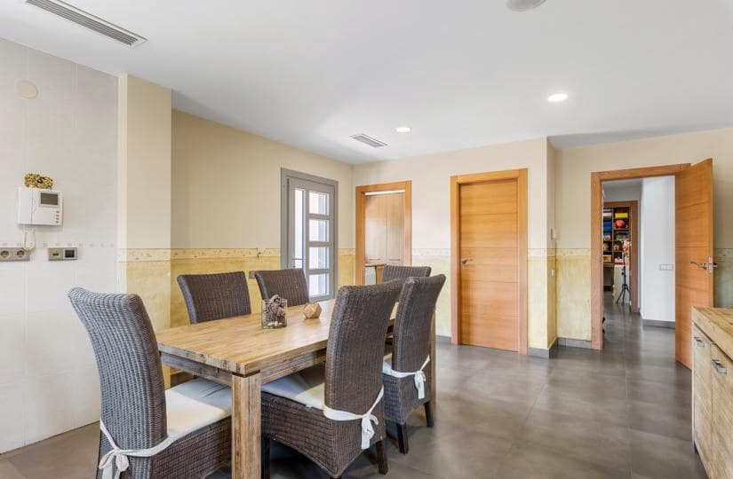 5 slaapkamer Villa te koop in Elche / Elx met garage - € 930.000 (Ref: 9425488)