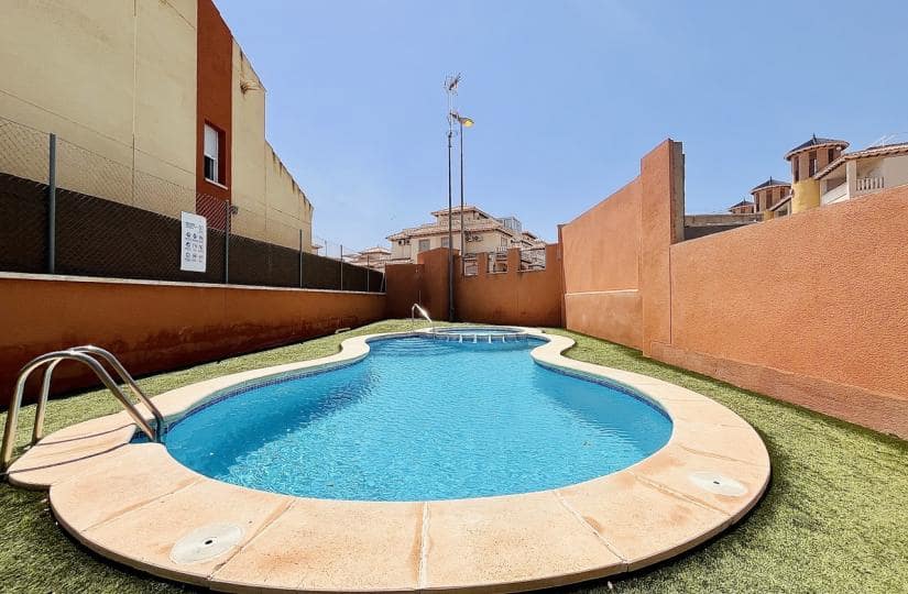 Casa de 3 habitaciones en Orihuela Costa en venta con piscina - 234.000 € (Ref: 9425490)