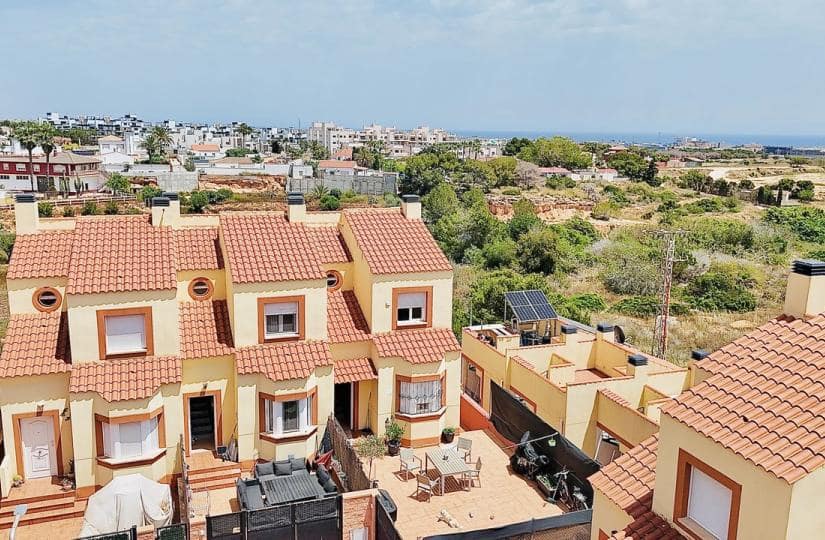 Casa de 3 habitaciones en Orihuela Costa en venta con piscina - 234.000 € (Ref: 9425490)