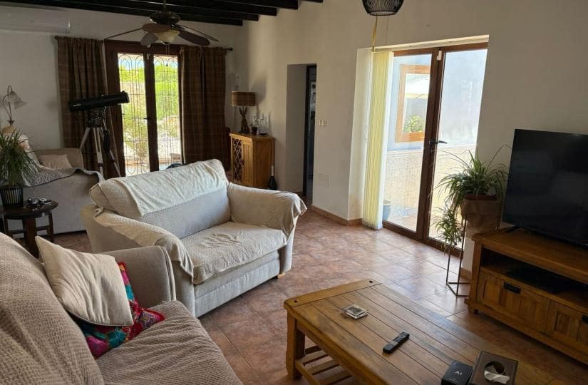 5 makuuhuone Huvila myytävänä paikassa Jacarilla mukana uima-altaan 
autotalli - 595 000 € (Ref: 9425491)