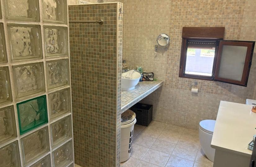 5 makuuhuone Huvila myytävänä paikassa Jacarilla mukana uima-altaan 
autotalli - 595 000 € (Ref: 9425491)