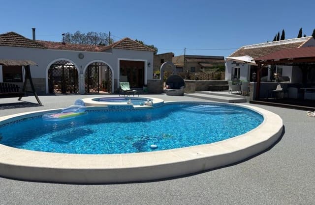 5 makuuhuone Huvila myytävänä paikassa Jacarilla mukana uima-altaan 
autotalli - 595 000 € (Ref: 9425491)