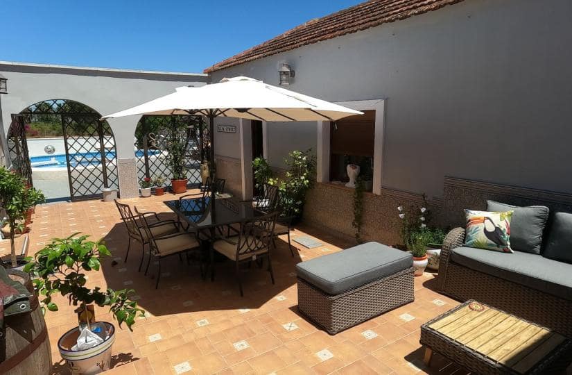 5 makuuhuone Huvila myytävänä paikassa Jacarilla mukana uima-altaan 
autotalli - 595 000 € (Ref: 9425491)