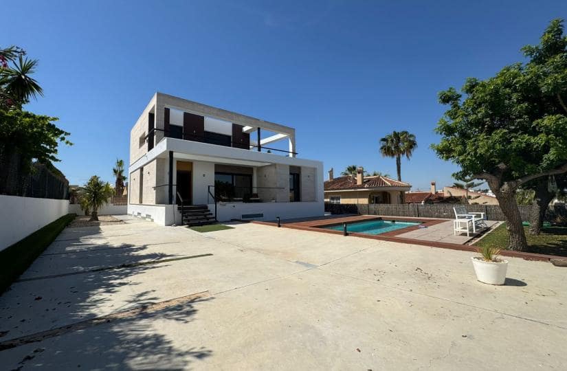 3 bedroom Villa for sale in Rojales with pool garage - € 495,000 (Ref: 9425493)