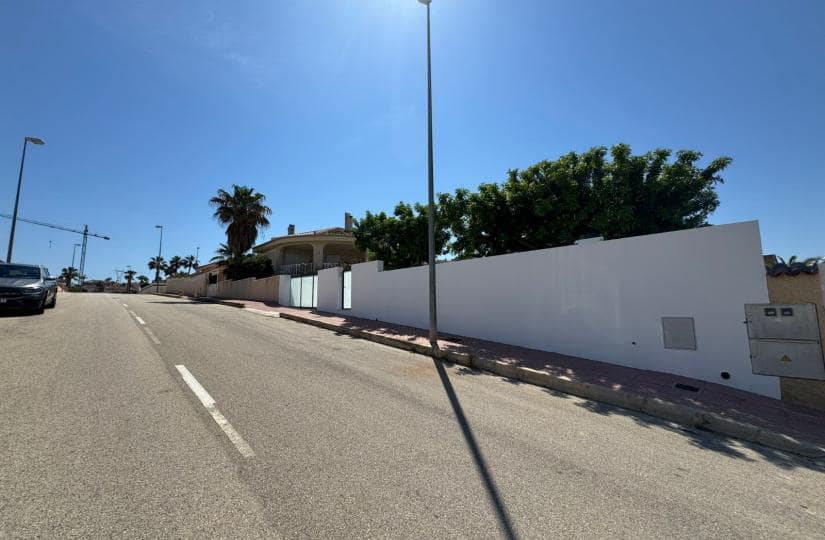 3 bedroom Villa for sale in Rojales with pool garage - € 495,000 (Ref: 9425493)