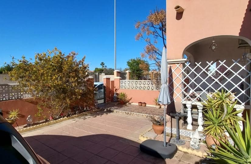 Pareado de 3 habitaciones en Los Montesinos en venta con piscina garaje - 178.000 € (Ref: 9425494)