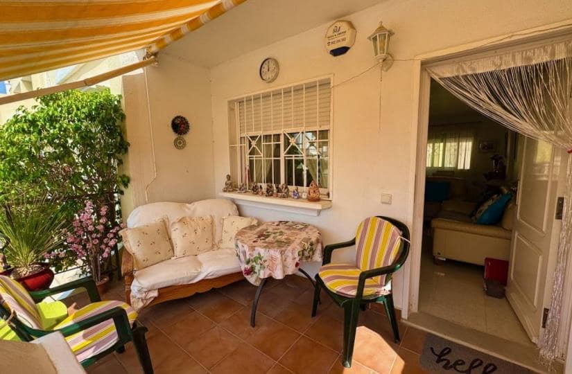 3 soverom Kjedet enebolig til salgs i Ciudad Quesada med svømmebasseng - € 195 000 (Ref: 9425499)