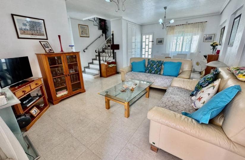 3 soverom Kjedet enebolig til salgs i Ciudad Quesada med svømmebasseng - € 195 000 (Ref: 9425499)