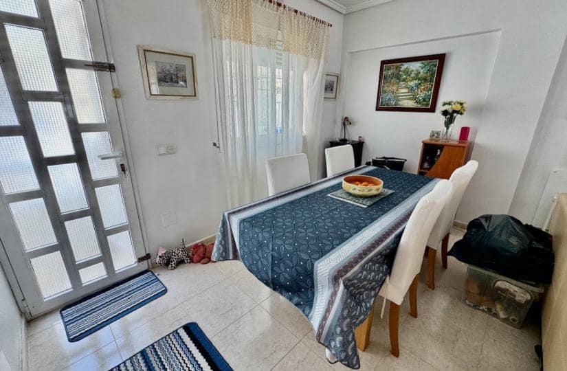 3 soverom Kjedet enebolig til salgs i Ciudad Quesada med svømmebasseng - € 195 000 (Ref: 9425499)