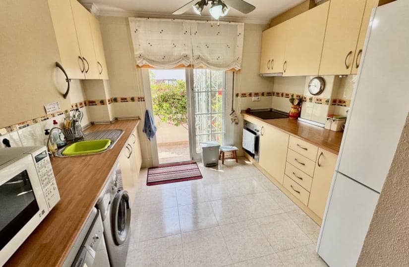 3 soverom Kjedet enebolig til salgs i Ciudad Quesada med svømmebasseng - € 195 000 (Ref: 9425499)