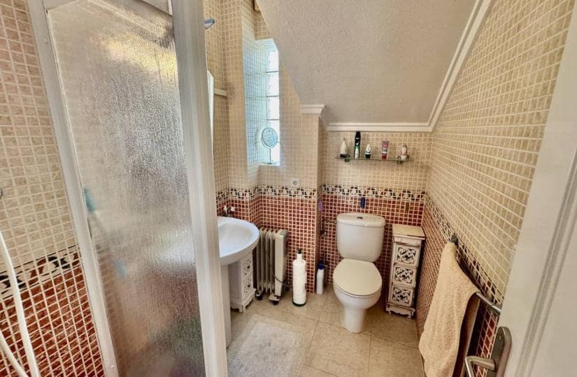 3 soverom Kjedet enebolig til salgs i Ciudad Quesada med svømmebasseng - € 195 000 (Ref: 9425499)