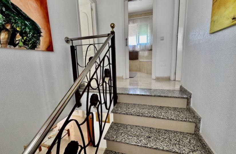 3 soverom Kjedet enebolig til salgs i Ciudad Quesada med svømmebasseng - € 195 000 (Ref: 9425499)