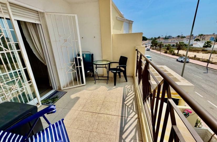 3 soverom Kjedet enebolig til salgs i Ciudad Quesada med svømmebasseng - € 195 000 (Ref: 9425499)