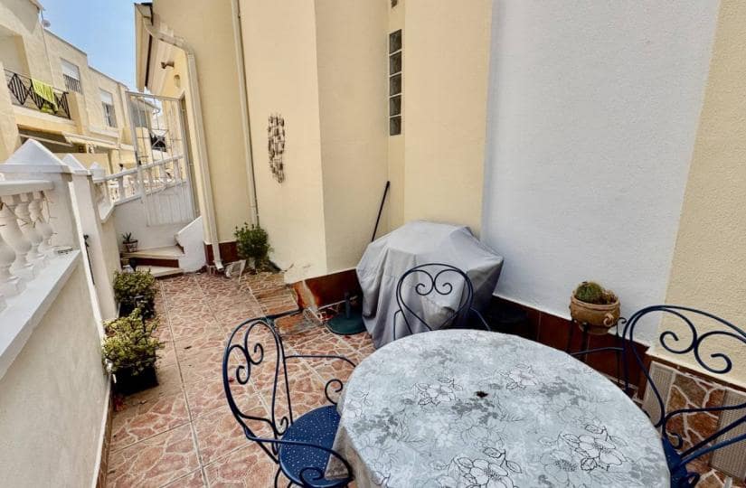 3 soverom Kjedet enebolig til salgs i Ciudad Quesada med svømmebasseng - € 195 000 (Ref: 9425499)