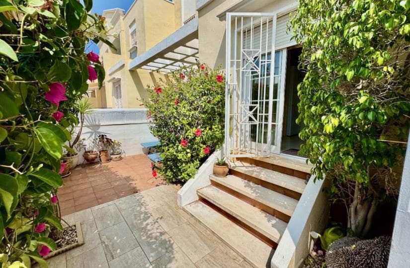 3 soverom Kjedet enebolig til salgs i Ciudad Quesada med svømmebasseng - € 195 000 (Ref: 9425499)