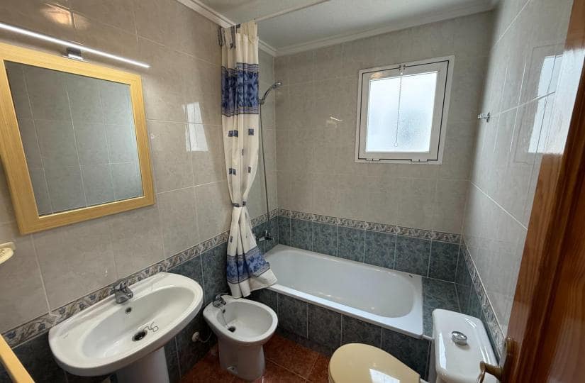 2 sovrum Lägenhet till salu i Torrevieja med pool - 125 000 € (Ref: 9425502)