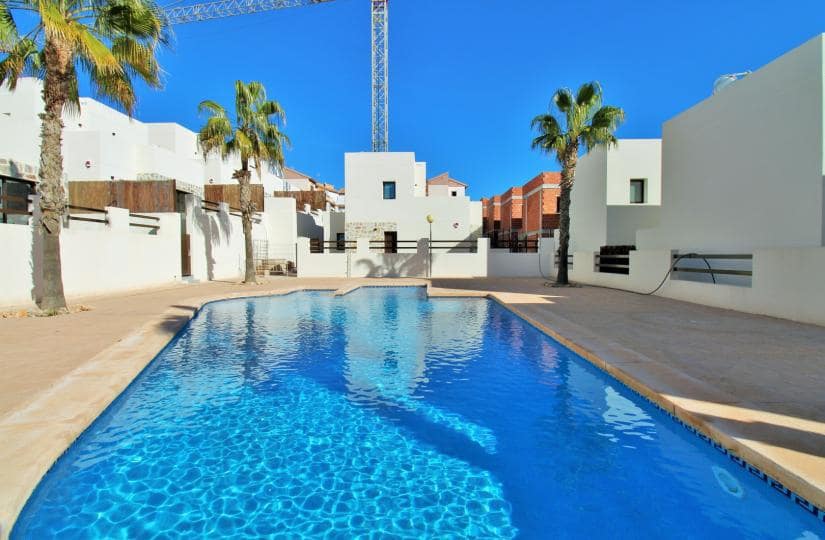 2 soverom Villa til salgs i Orihuela Costa med svømmebasseng - € 259 000 (Ref: 9425512)