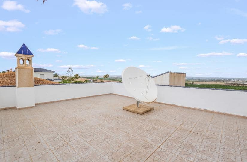 4 bedroom Villa for sale in Algorfa with pool garage - € 549,950 (Ref: 9425515)