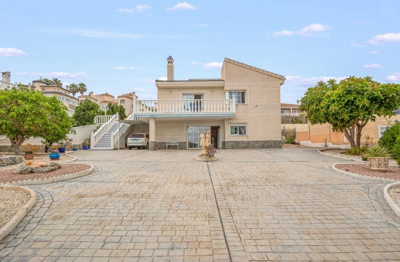 4 bedroom Villa for sale in Algorfa with pool garage - € 549,950 (Ref: 9425515)