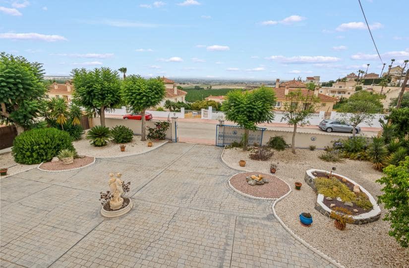 4 bedroom Villa for sale in Algorfa with pool garage - € 549,950 (Ref: 9425515)