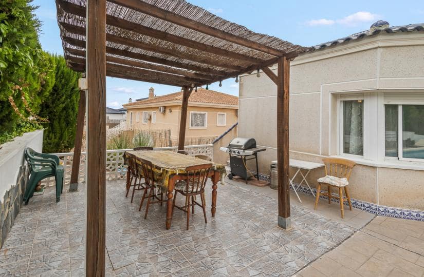 4 bedroom Villa for sale in Algorfa with pool garage - € 549,950 (Ref: 9425515)