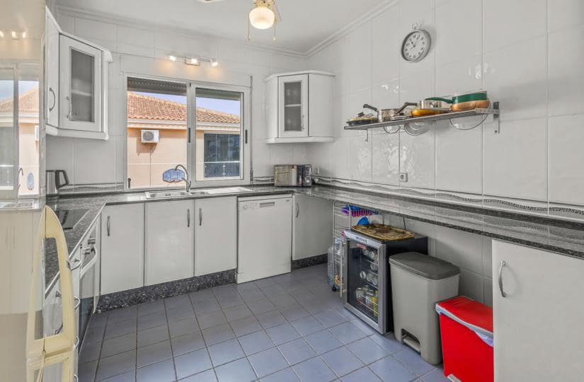 4 bedroom Villa for sale in Algorfa with pool garage - € 549,950 (Ref: 9425515)