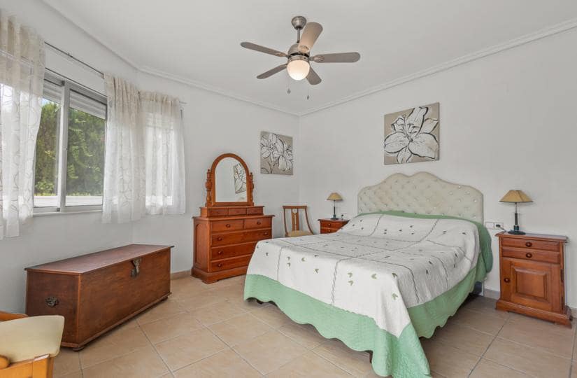 4 bedroom Villa for sale in Algorfa with pool garage - € 549,950 (Ref: 9425515)