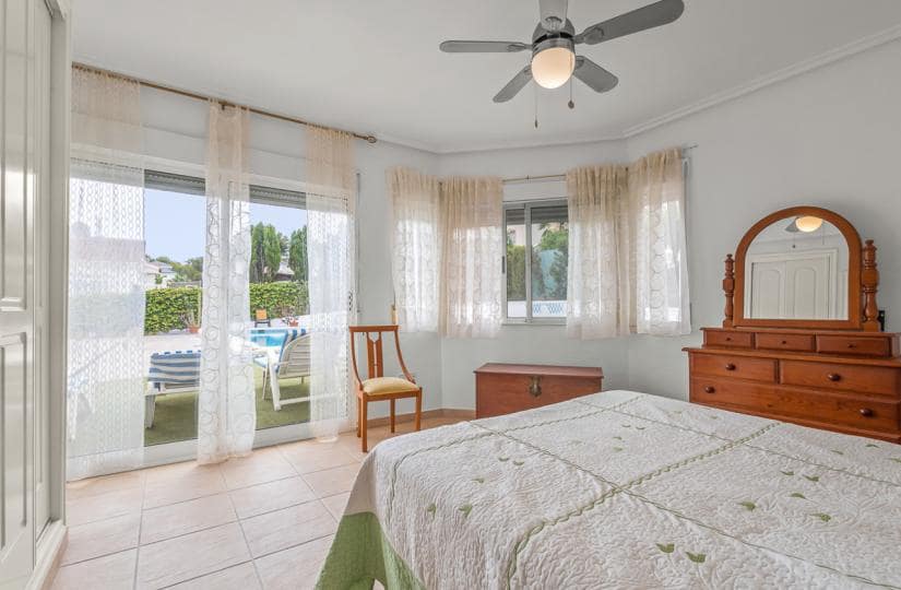 4 bedroom Villa for sale in Algorfa with pool garage - € 549,950 (Ref: 9425515)