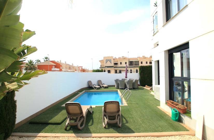 4 bedroom Villa for sale in Ciudad Quesada with garage - € 565,000 (Ref: 9425516)