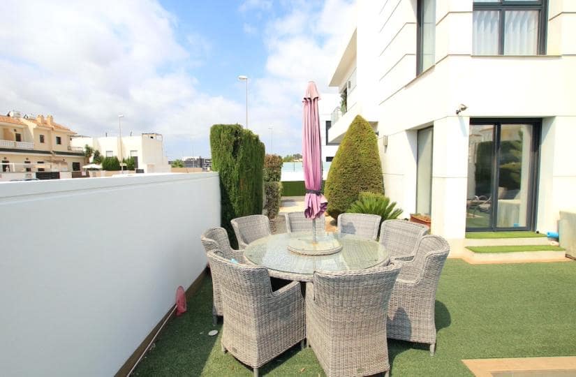 4 bedroom Villa for sale in Ciudad Quesada with garage - € 565,000 (Ref: 9425516)