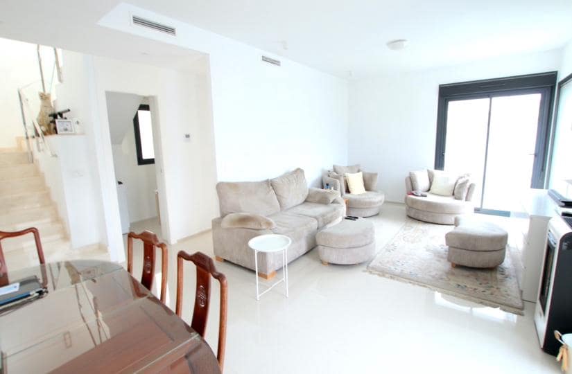 4 bedroom Villa for sale in Ciudad Quesada with garage - € 565,000 (Ref: 9425516)