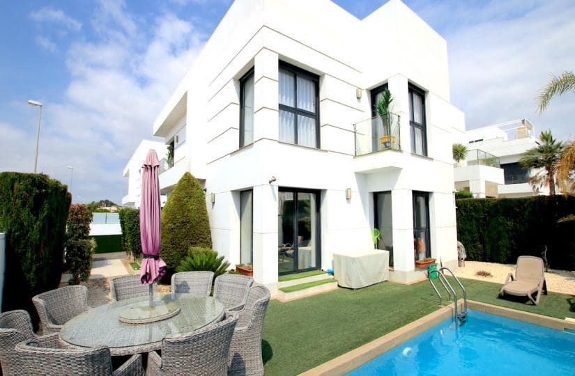 4 bedroom Villa for sale in Ciudad Quesada with garage - € 565,000 (Ref: 9425516)