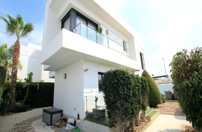 4 bedroom Villa for sale in Ciudad Quesada with garage - € 565,000 (Ref: 9425516)