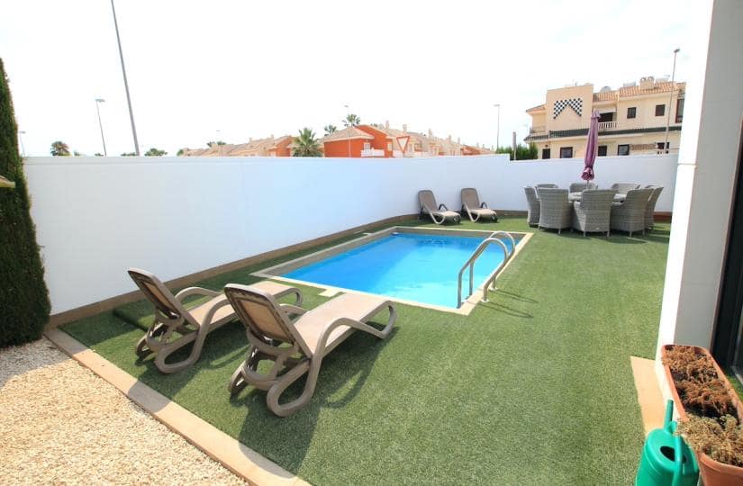 4 bedroom Villa for sale in Ciudad Quesada with garage - € 565,000 (Ref: 9425516)
