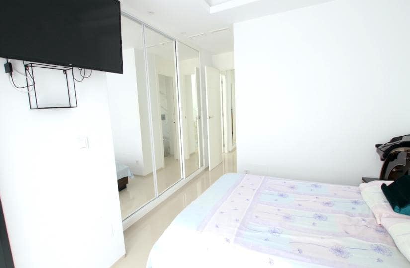 4 bedroom Villa for sale in Ciudad Quesada with garage - € 565,000 (Ref: 9425516)