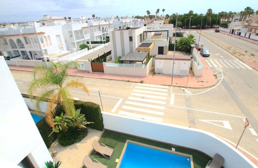 4 bedroom Villa for sale in Ciudad Quesada with garage - € 565,000 (Ref: 9425516)