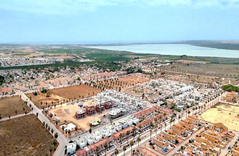 4 bedroom Villa for sale in Ciudad Quesada with garage - € 565,000 (Ref: 9425516)