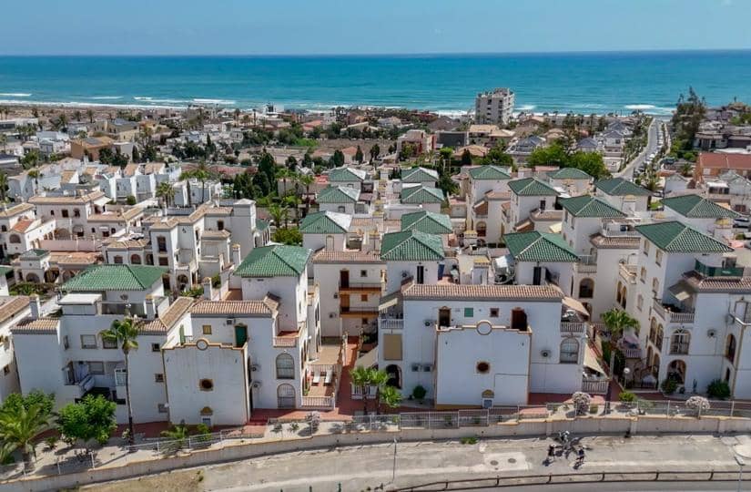3 slaapkamer Penthouse te koop in La Mata met zwembad - € 269.000 (Ref: 9425518)