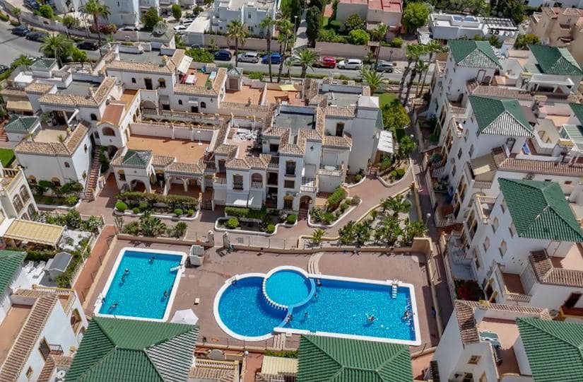 3 slaapkamer Penthouse te koop in La Mata met zwembad - € 269.000 (Ref: 9425518)