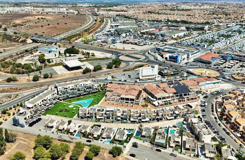 3 bedroom Villa for sale in La Zenia with pool garage - € 499,000 (Ref: 9425521)