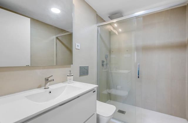 2 soverom Leilighet til salgs i Punta Prima, Orihuela med svømmebasseng garasje - € 369 000 (Ref: 9425525)