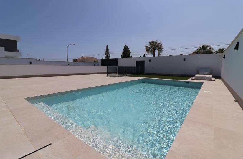 3 bedroom Villa for sale in Ciudad Quesada with pool garage - € 799,900 (Ref: 9425531)