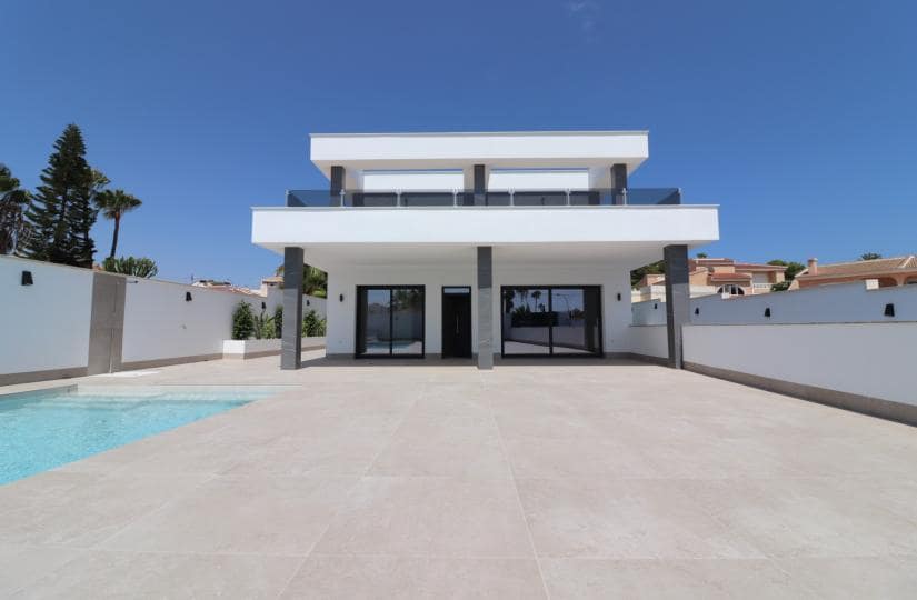 3 bedroom Villa for sale in Ciudad Quesada with pool garage - € 799,900 (Ref: 9425531)