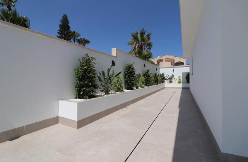 3 bedroom Villa for sale in Ciudad Quesada with pool garage - € 799,900 (Ref: 9425531)