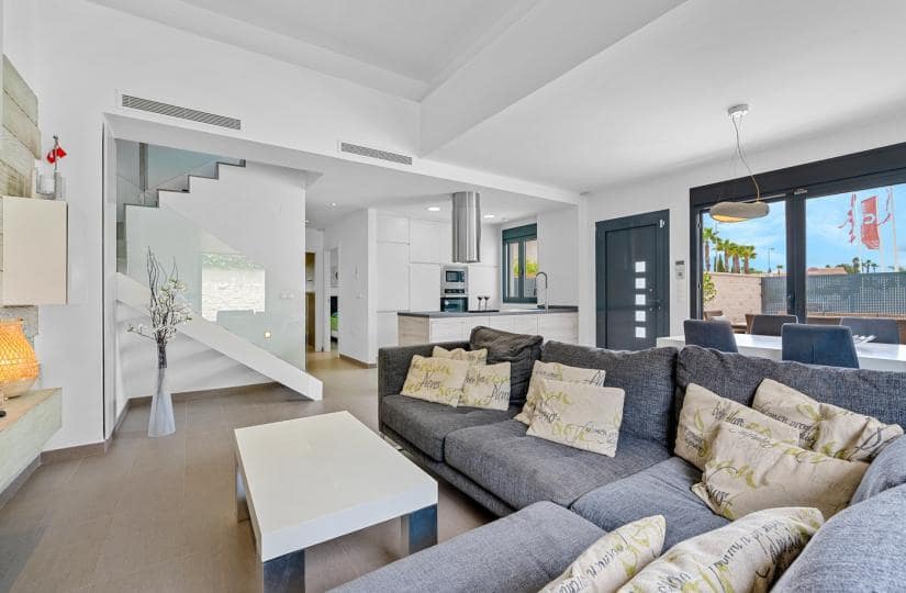 3 bedroom Villa for sale in Ciudad Quesada with pool garage - € 480,000 (Ref: 9425535)