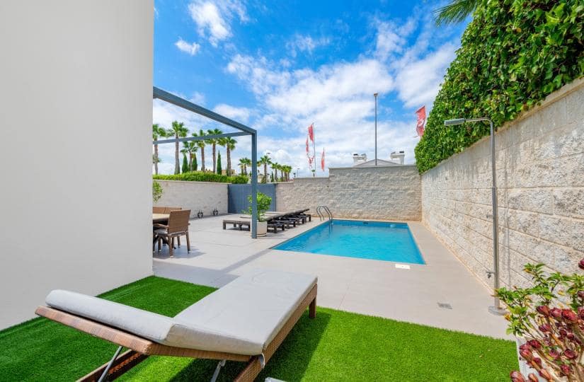 3 bedroom Villa for sale in Ciudad Quesada with pool garage - € 480,000 (Ref: 9425535)