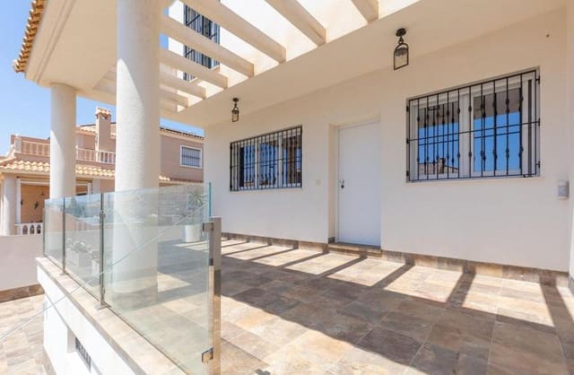 4 slaapkamer Villa te koop in Aguas Nuevas, Torrevieja met zwembad garage - € 549.000 (Ref: 9425541)