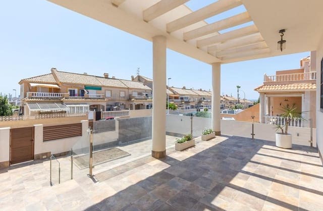 4 slaapkamer Villa te koop in Aguas Nuevas, Torrevieja met zwembad garage - € 549.000 (Ref: 9425541)