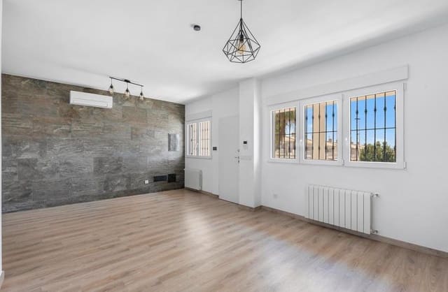 4 slaapkamer Villa te koop in Aguas Nuevas, Torrevieja met zwembad garage - € 549.000 (Ref: 9425541)