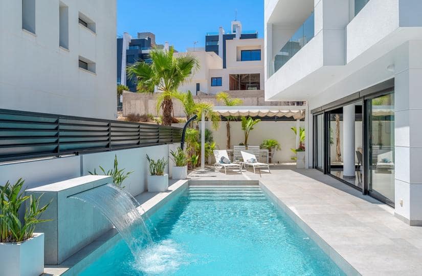 4 sypialnia Willa na sprzedaż w Guardamar del Segura z basenem garażem - 1 390 000 € (Ref: 9425547)